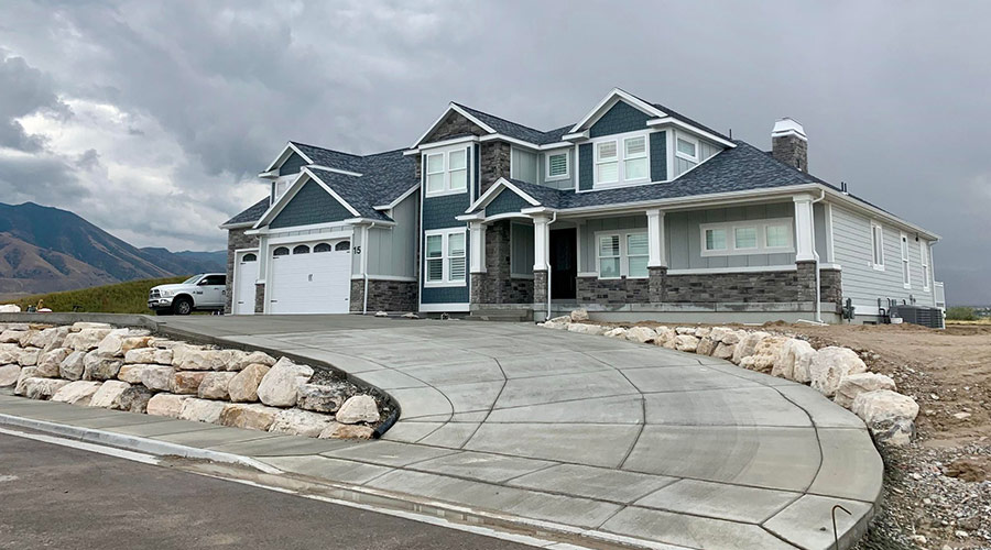 front-of-new-home-with-cuyrved-walkway-tooele-ut